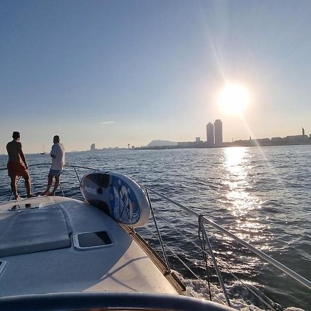 Cozy Yacht Lodge In Barcelona With Boat Tour Option Сант Адриа де Бесос Екстериор снимка