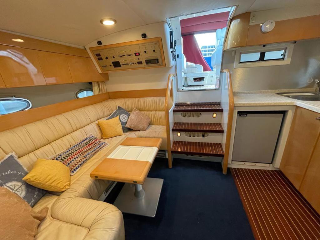 Cozy Yacht Lodge In Barcelona With Boat Tour Option Сант Адриа де Бесос Екстериор снимка