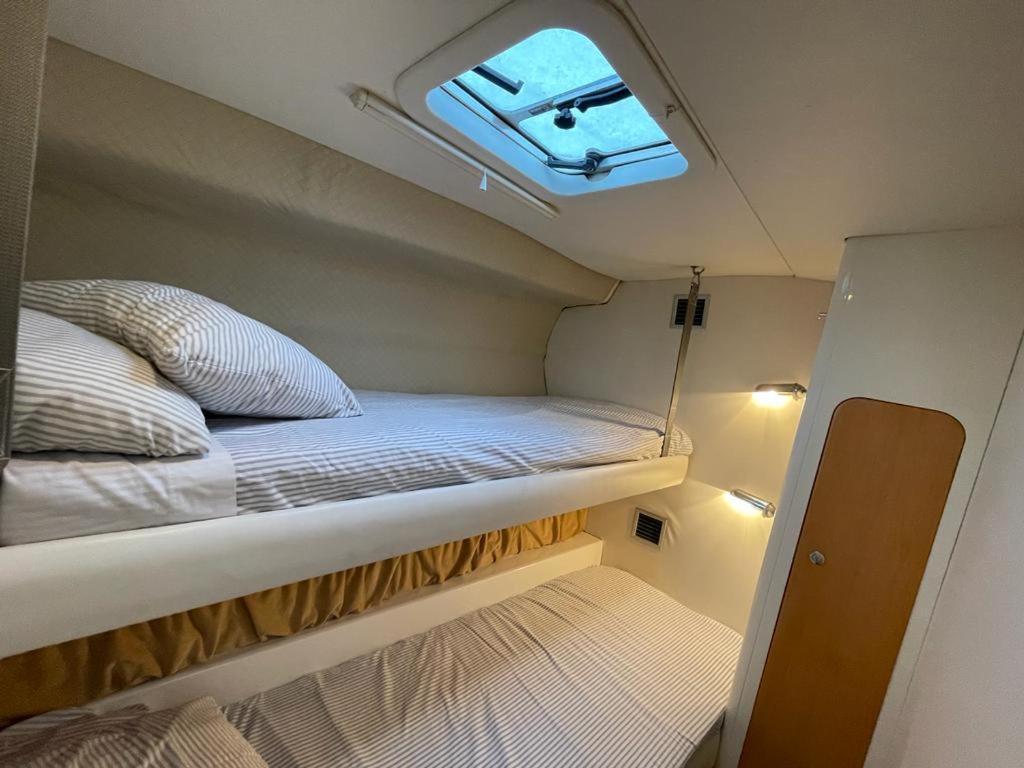 Cozy Yacht Lodge In Barcelona With Boat Tour Option Сант Адриа де Бесос Екстериор снимка