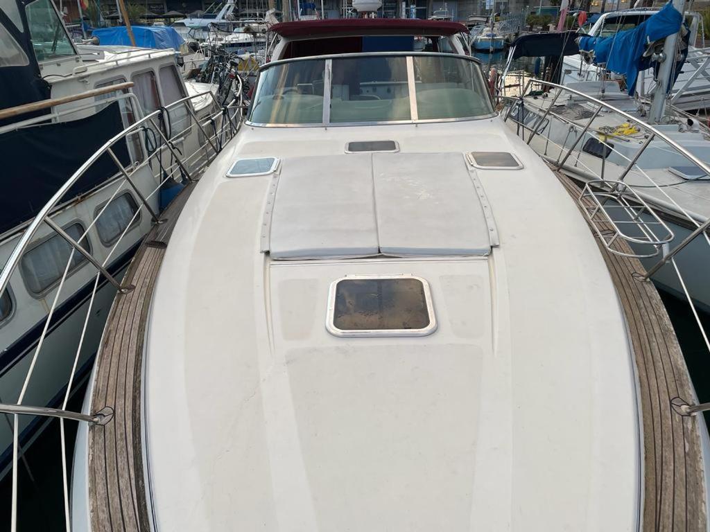 Cozy Yacht Lodge In Barcelona With Boat Tour Option Сант Адриа де Бесос Екстериор снимка