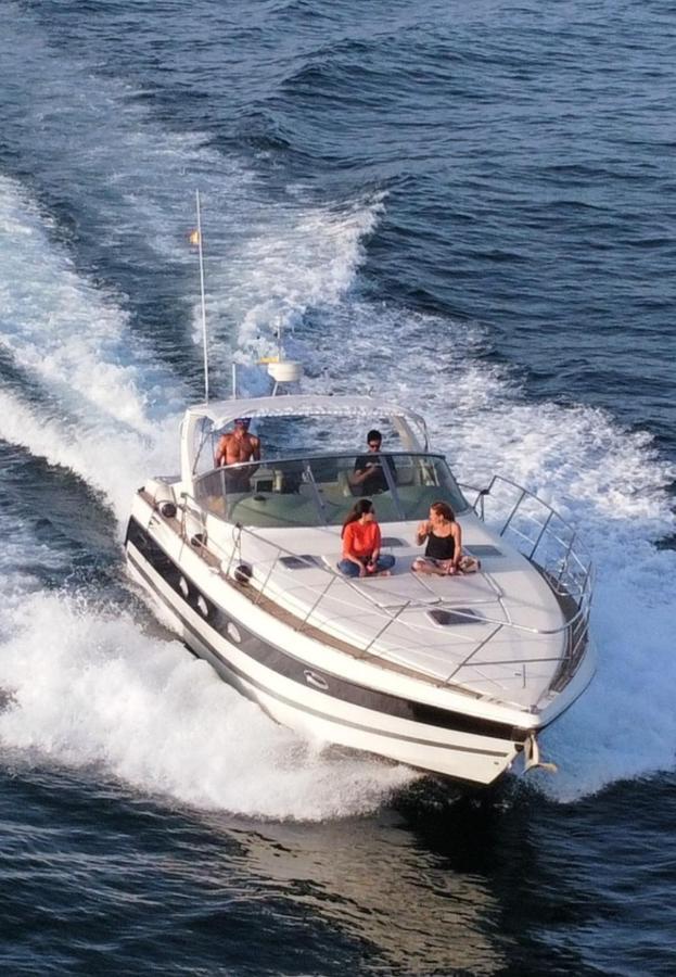 Cozy Yacht Lodge In Barcelona With Boat Tour Option Сант Адриа де Бесос Екстериор снимка