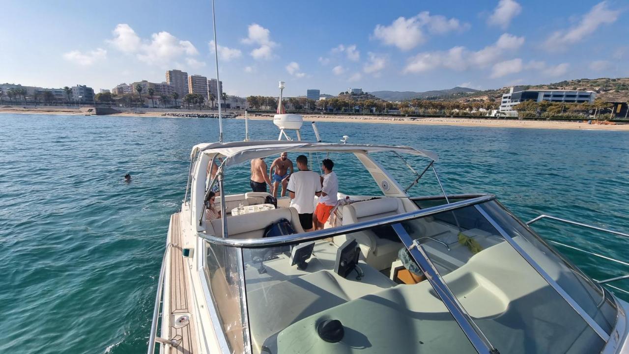 Cozy Yacht Lodge In Barcelona With Boat Tour Option Сант Адриа де Бесос Екстериор снимка
