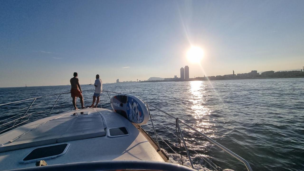 Cozy Yacht Lodge In Barcelona With Boat Tour Option Сант Адриа де Бесос Екстериор снимка